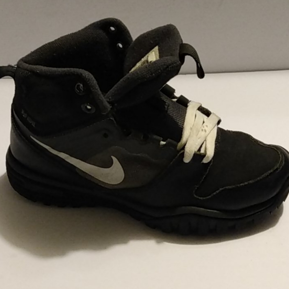 Nike boys boots